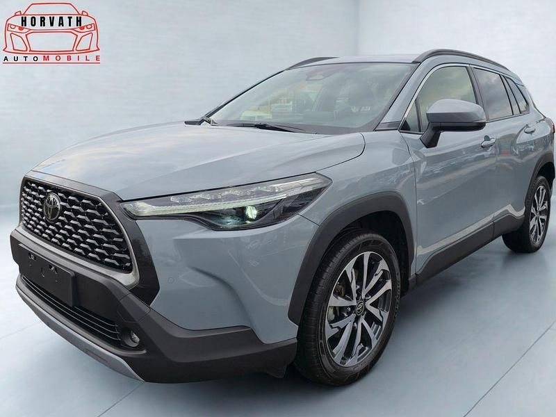 Grau Gebraucht 2024 Toyota Corolla Cross Comfort SUV | 28.100 € - Bild 1/4