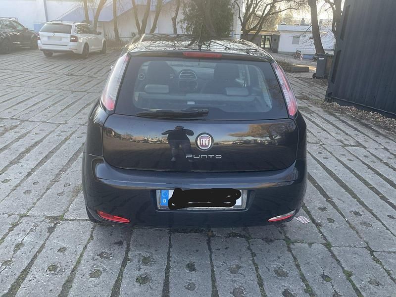 Gebraucht Fiat Punto 70 PS (51 kW) 2012 Schwarz Kleinwagen