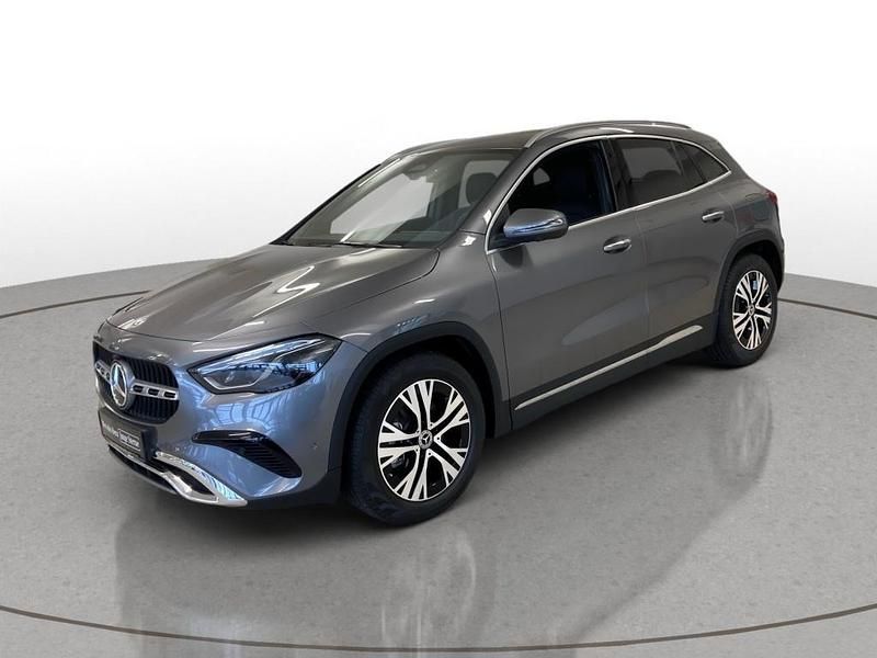 Gebraucht Mercedes GLA180 Progressive 136 PS (100 kW) 2025 Metalliclack mountaingrau SUV