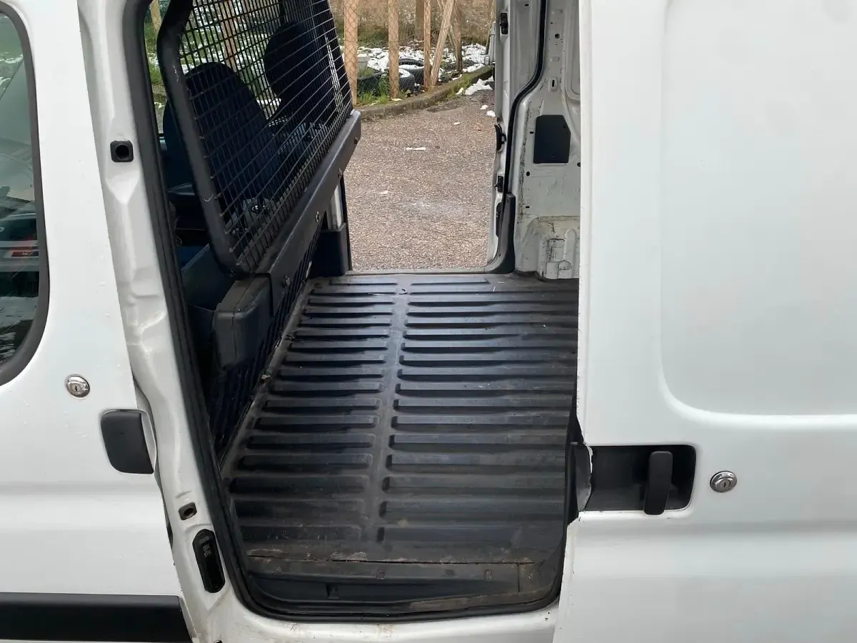 Gebraucht Peugeot Partner 90 PS (66 kW) 2001 Weiß Van / Kleinbus