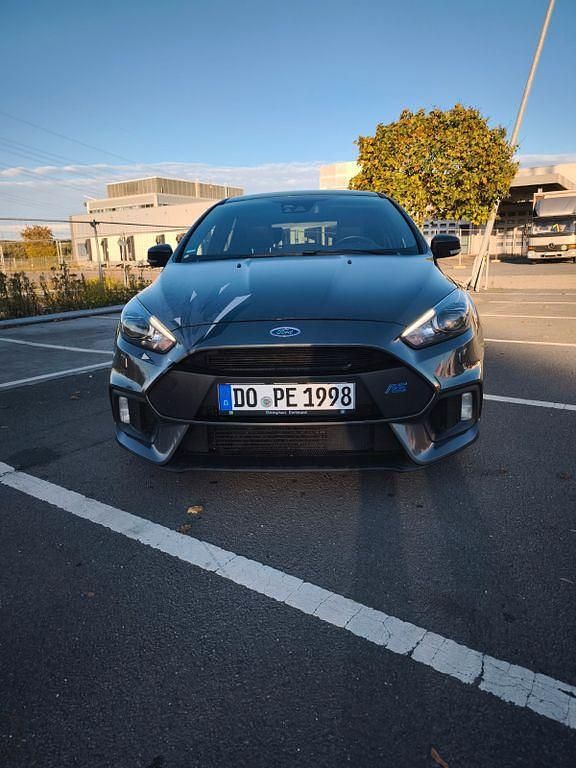 Grau Gebraucht 2016 Ford Focus RS Limousine | 21.000 € - Bild 1/4