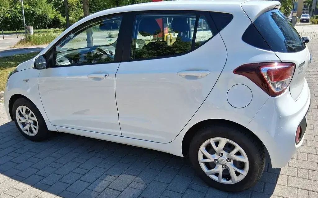 Gebraucht Hyundai i10 Trend 67 PS (49 kW) 2018 Weiß Kleinwagen
