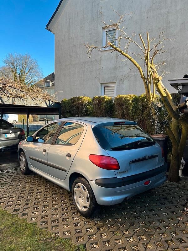Gebraucht Peugeot 206 75 PS (55 kW) 2003 Silber Kleinwagen