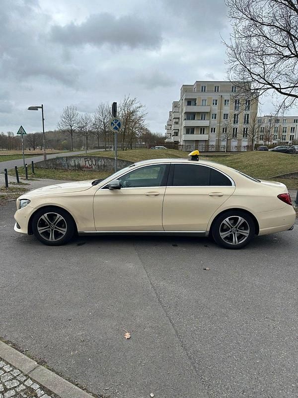 Gebraucht Mercedes E200 160 PS (117 kW) 2020 Andere farben Limousine