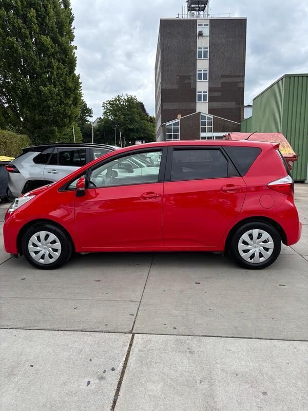 Rot Gebraucht 2013 Toyota Verso-S Van / Kleinbus | 7.300 € (Fairer Preis) - Bild 1/4