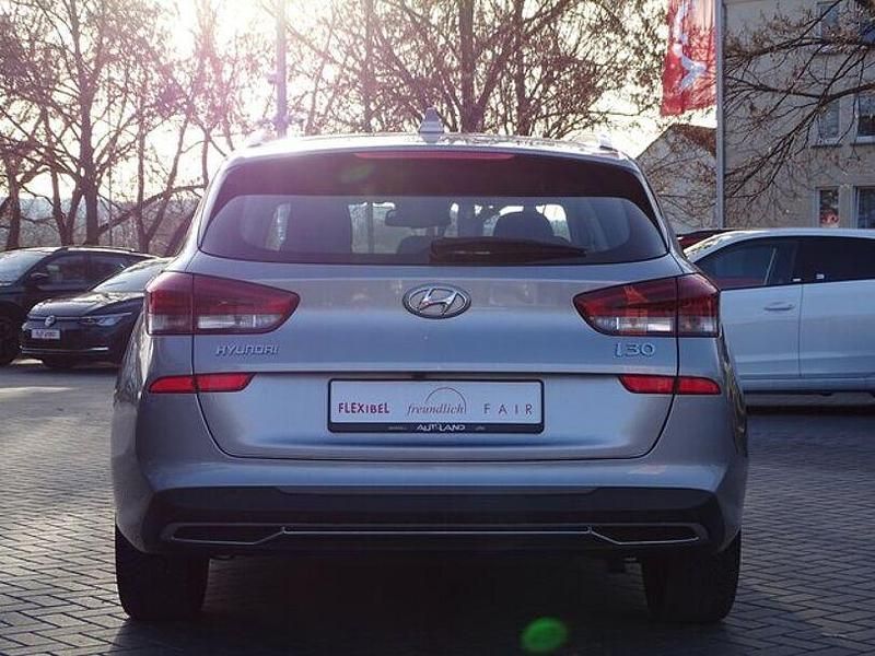 Gebraucht Hyundai i30 120 PS (88 kW) 2022 Silber Kombi