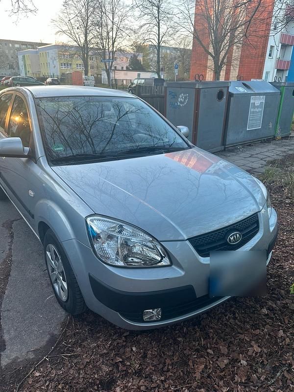 Second-hand Kia Rio 97 CP (71 kW) 2010 Argintiu Berlinǎ