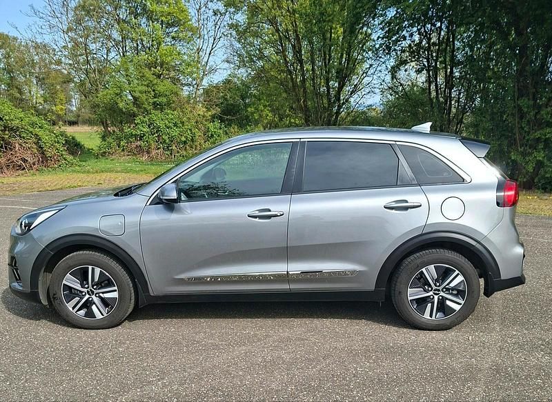 Gebraucht Kia Niro Edition 7 141 PS (103 kW) 2022 Grau SUV