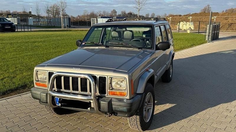 Grau Gebraucht 2001 Jeep Cherokee Sport SUV | 7.999 € (Fairer Preis) - Bild 1/4