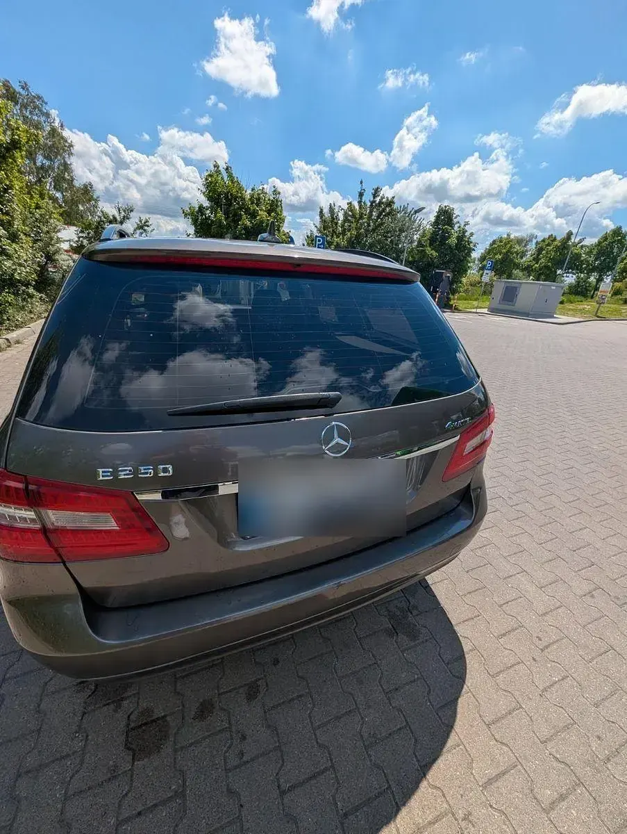 Gebraucht Mercedes E250 204 PS (150 kW) 2012 Braun Kombi