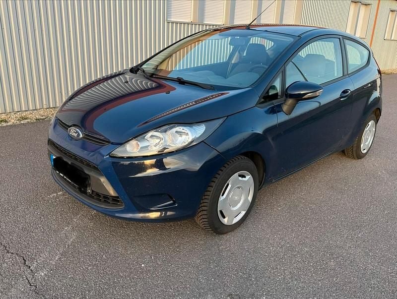 Gebraucht Ford Fiesta 80 PS (58 kW) 2011 Blau Kleinwagen
