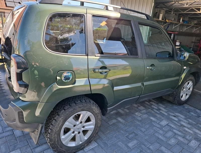 Second-hand Lada niva 80 CP (58 kW) 2021 Verde SUV