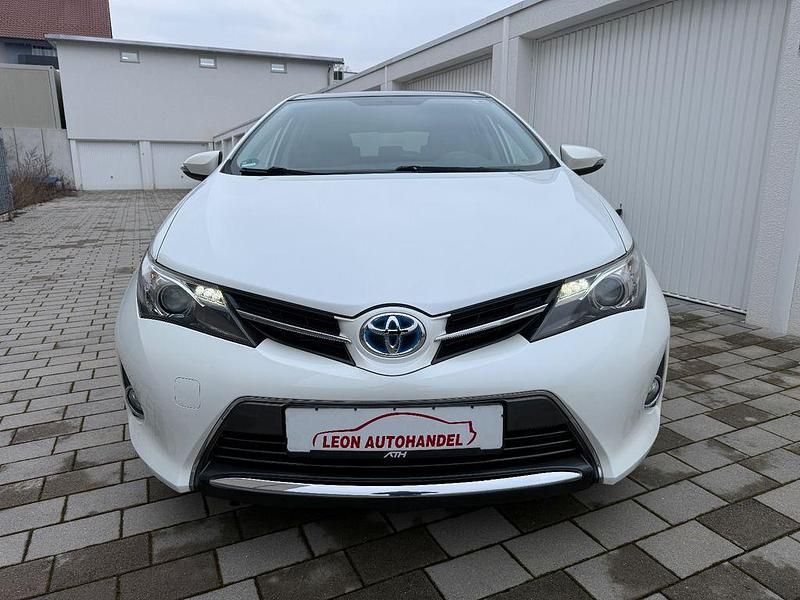 Gebraucht Toyota Auris Hybrid Edition 99 PS (72 kW) 2014 Weiß Limousine