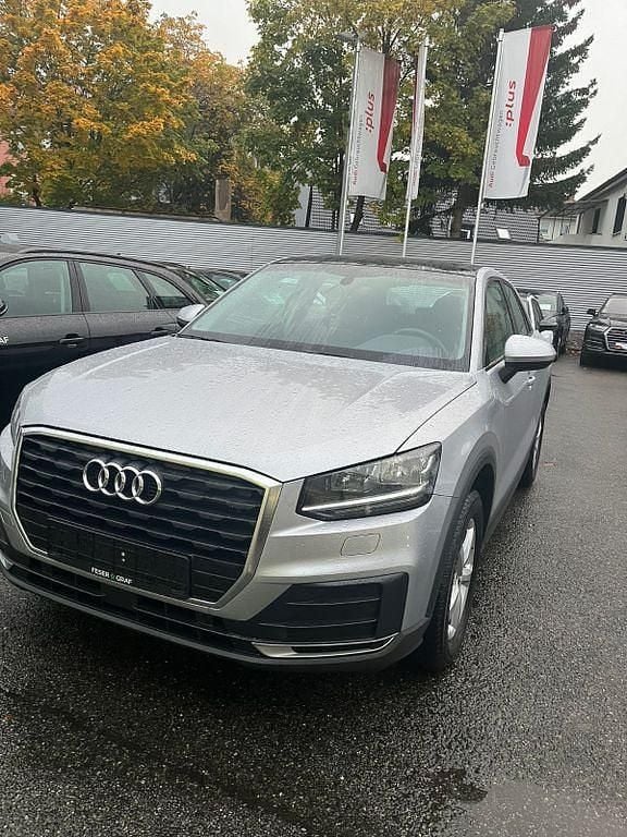 Grau Gebraucht 2019 Audi Q2 Basis SUV | 17.700 € (Fairer Preis) - Bild 1/4
