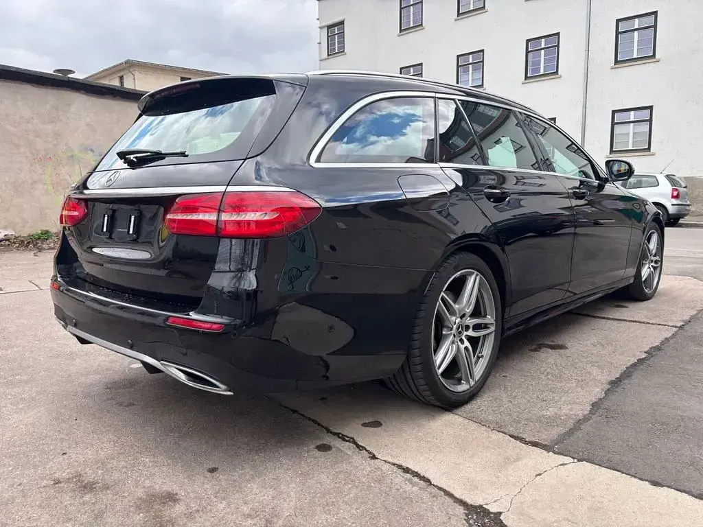 Gebraucht Mercedes E350 AMG line 258 PS (189 kW) 2017 Schwarz Limousine