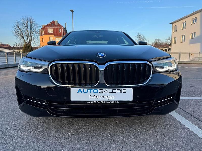 Gebraucht BMW 520 190 PS (139 kW) 2022 Schwarz ii/bonnet fluid black Limousine