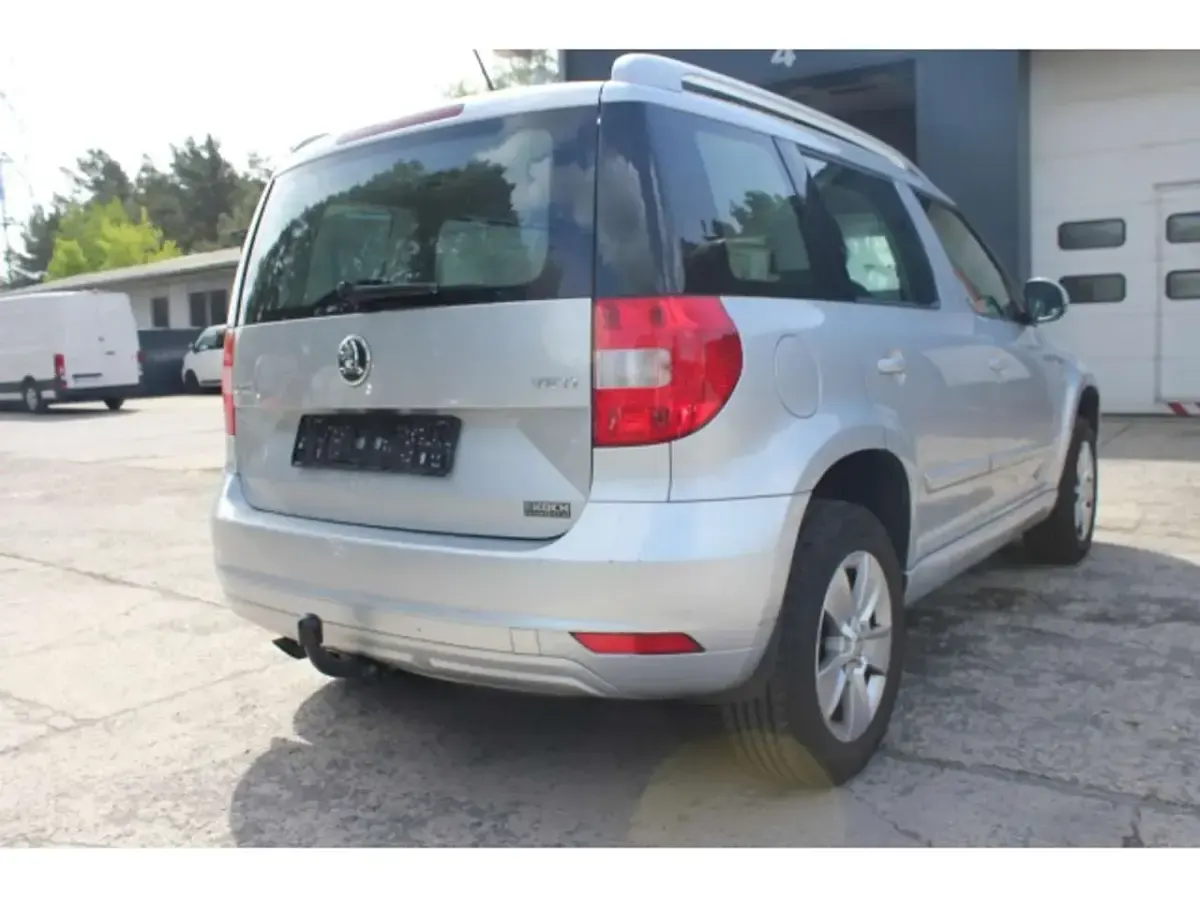 Gebraucht Skoda Yeti Active 105 PS (77 kW) 2014 Brilliant silber SUV