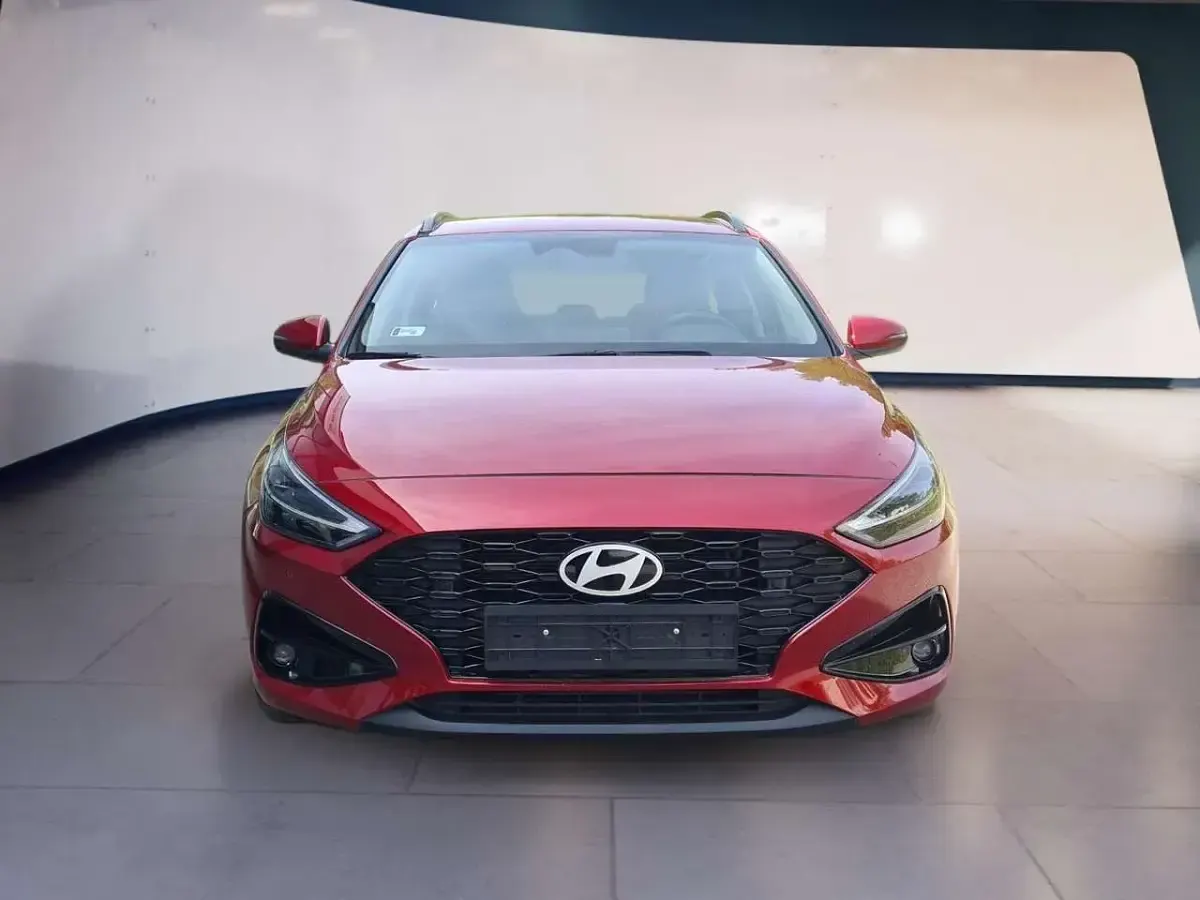 Gebraucht Hyundai i30 Advantage 101 PS (74 kW) 2024 Ultimate red Kombi