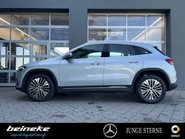 Gebraucht Mercedes EQA250 Electric Art 139 kW (190 PS) 2025 Silber SUV