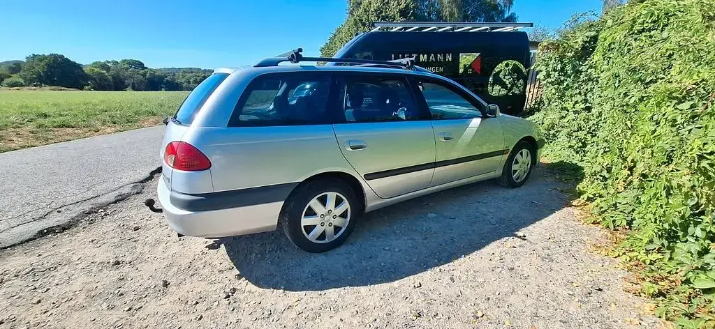Gebraucht Toyota Avensis Sol 129 PS (94 kW) 1998 Silber Limousine