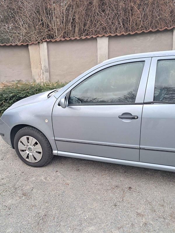 Silber Gebraucht 2002 Skoda Fabia Kleinwagen | 1.000 € (Guter Preis) - Bild 1/4