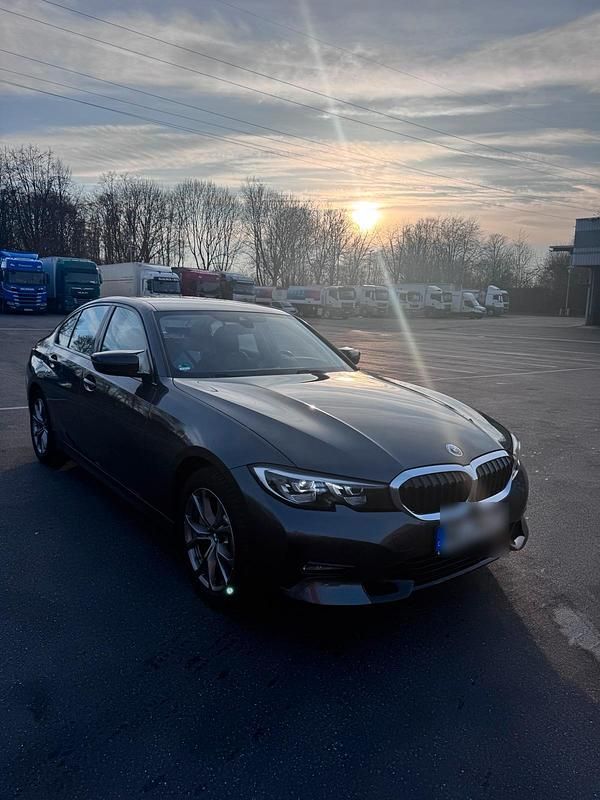 Gebraucht BMW 330e 184 PS (135 kW) 2020 Grau Limousine