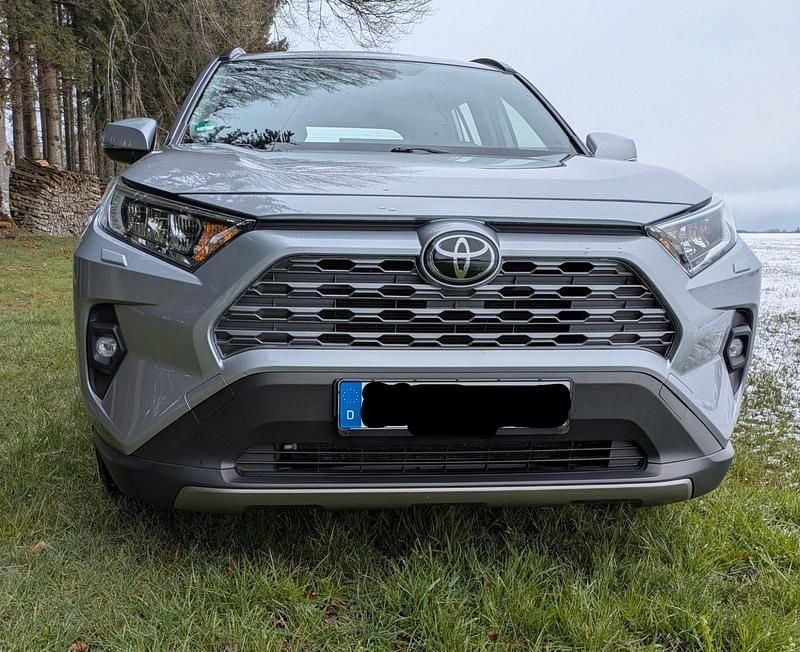 Gebraucht Toyota RAV4 175 PS (128 kW) 2022 Silber SUV