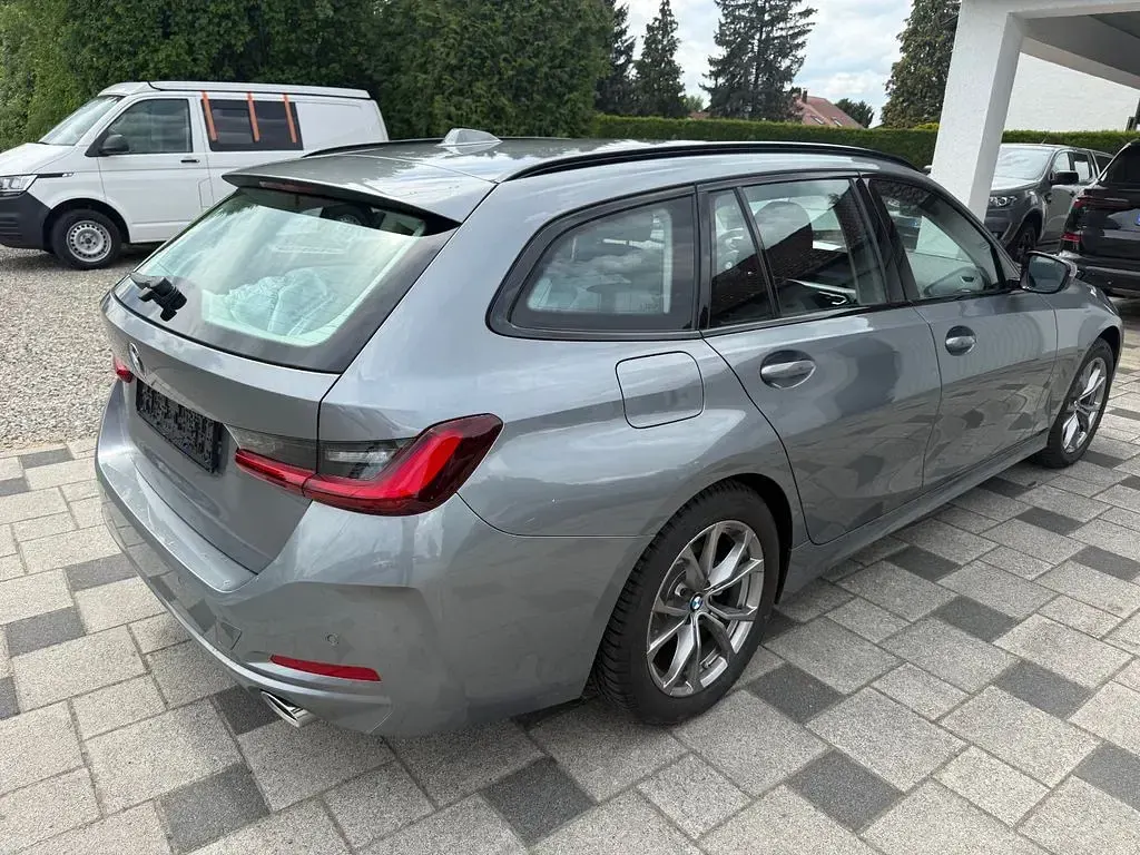 Gebraucht BMW 320 190 PS (139 kW) 2024 Grau Kombi