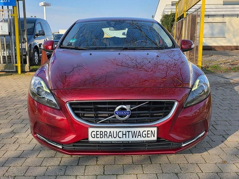 Gebraucht Volvo V40 Kinetic 120 PS (88 kW) 2016 Rot Limousine