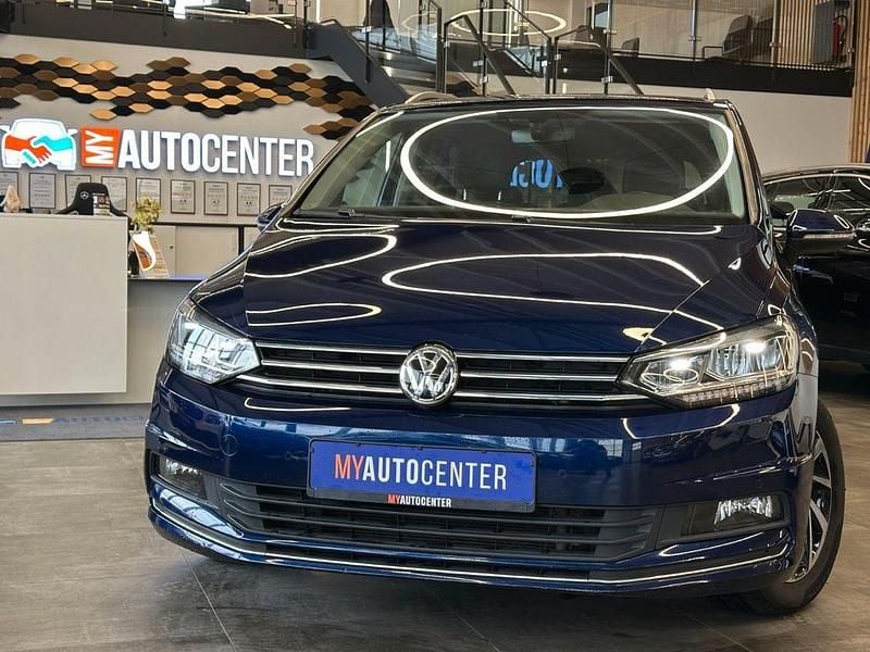 Blau Gebraucht 2018 VW Touran Join Van / Kleinbus | 18.490 € (Fairer Preis) - Bild 1/4
