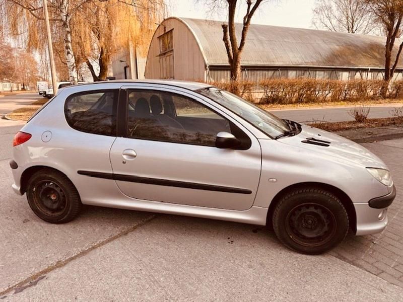 Gebraucht Peugeot 206 75 PS (55 kW) 2009 Silber Kleinwagen