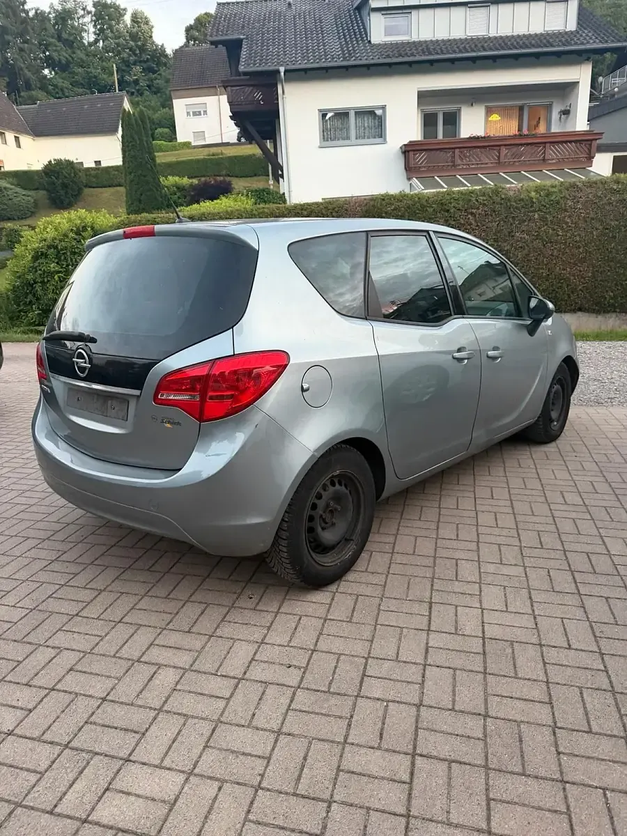 Gebraucht Opel Meriva 101 PS (74 kW) 2011 Grau Van / Kleinbus