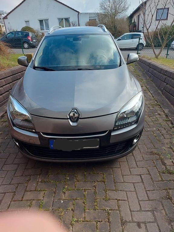 Silber Gebraucht 2013 Renault Mégane III Expression Limousine | 4.750 € (Fairer Preis) - Bild 1/4