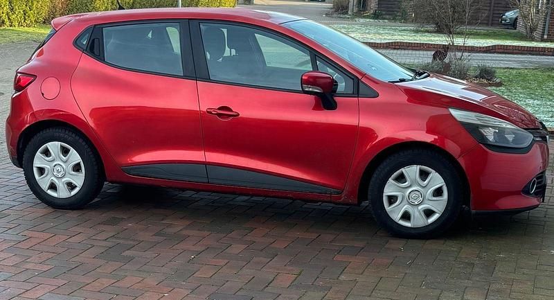 Rot Gebraucht 2013 Renault Clio IV Collection Kleinwagen | 4.300 € (Fairer Preis) - Bild 1/4