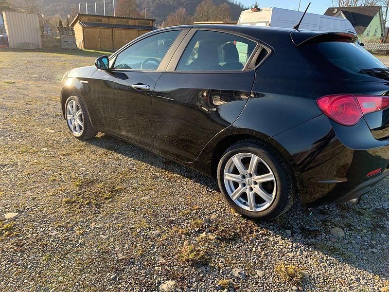 Gebraucht Alfa Romeo Giulietta 120 PS (88 kW) 2011 Schwarz Kleinwagen