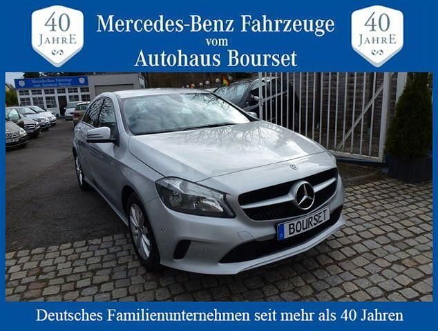 Gebraucht Mercedes A160 102 PS (75 kW) 2017 Silber (metallic) Limousine