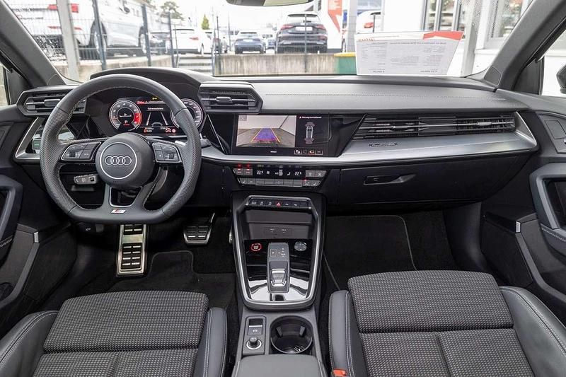 Gebraucht Audi S3 Ambiente 310 PS (228 kW) 2024 Mythosschwarz metallic Limousine