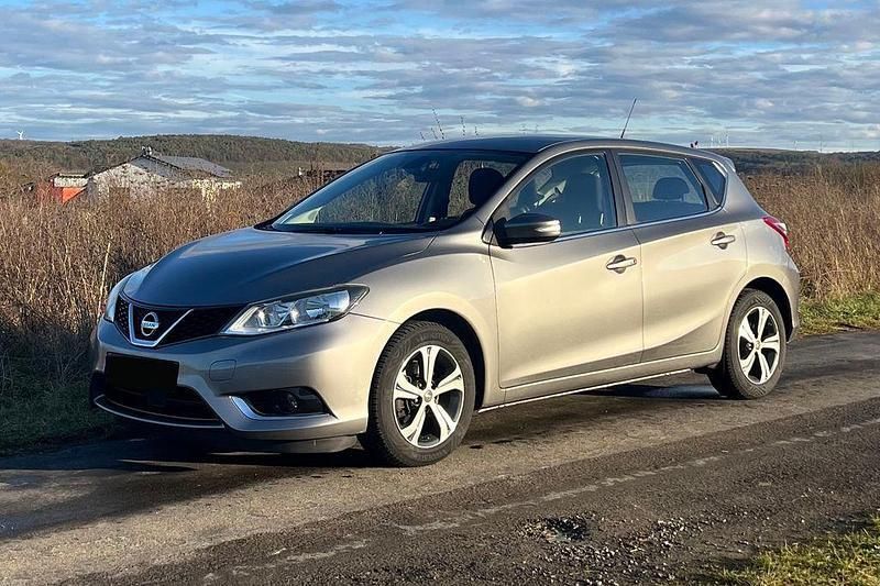 Silber Gebraucht 2015 Nissan Pulsar Tekna Limousine | 9.990 € (Etwas zu teuer) - Bild 1/4