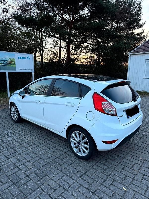 Second-hand Ford Fiesta Titanium 101 CP (74 kW) 2017 Alb Hatchback