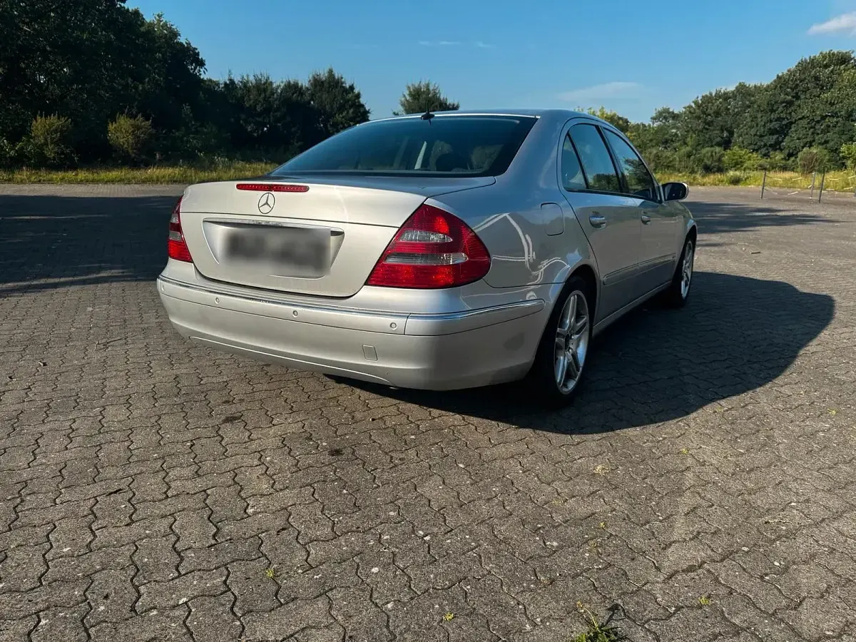 Gebraucht Mercedes E240 AMG 177 PS (130 kW) 2002 Silber Limousine