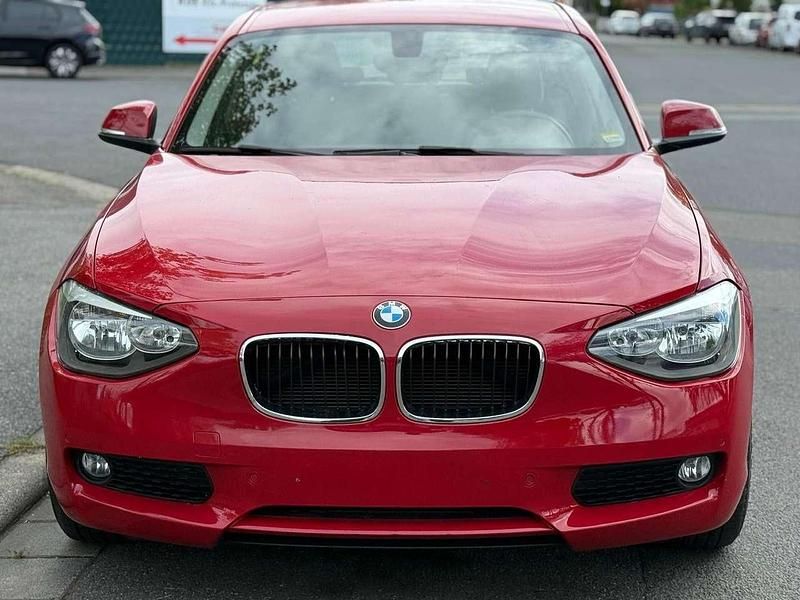 Rot Gebraucht 2014 BMW 116 Sport Line Kleinwagen | 10.599 € (Guter Preis) - Bild 1/4