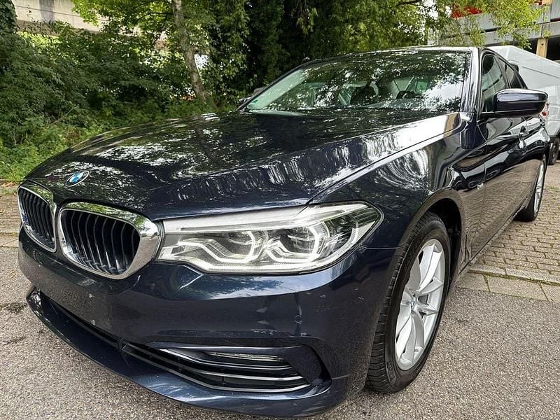 Blau Gebraucht 2018 BMW 520 Sport Line Limousine | 17.200 € (Fairer Preis) - Bild 1/4