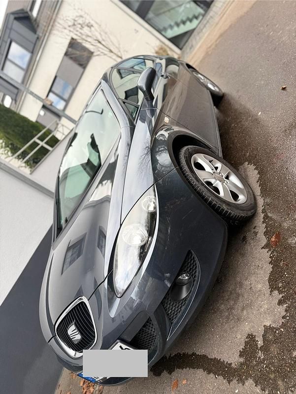 Grau Gebraucht 2009 Seat Leon Kleinwagen | 3.499 € - Bild 1/4