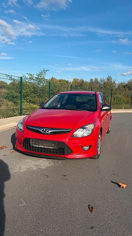 Rot Gebraucht 2010 Hyundai i30 Kombi | 2.000 € (Superpreis) - Bild 1/4