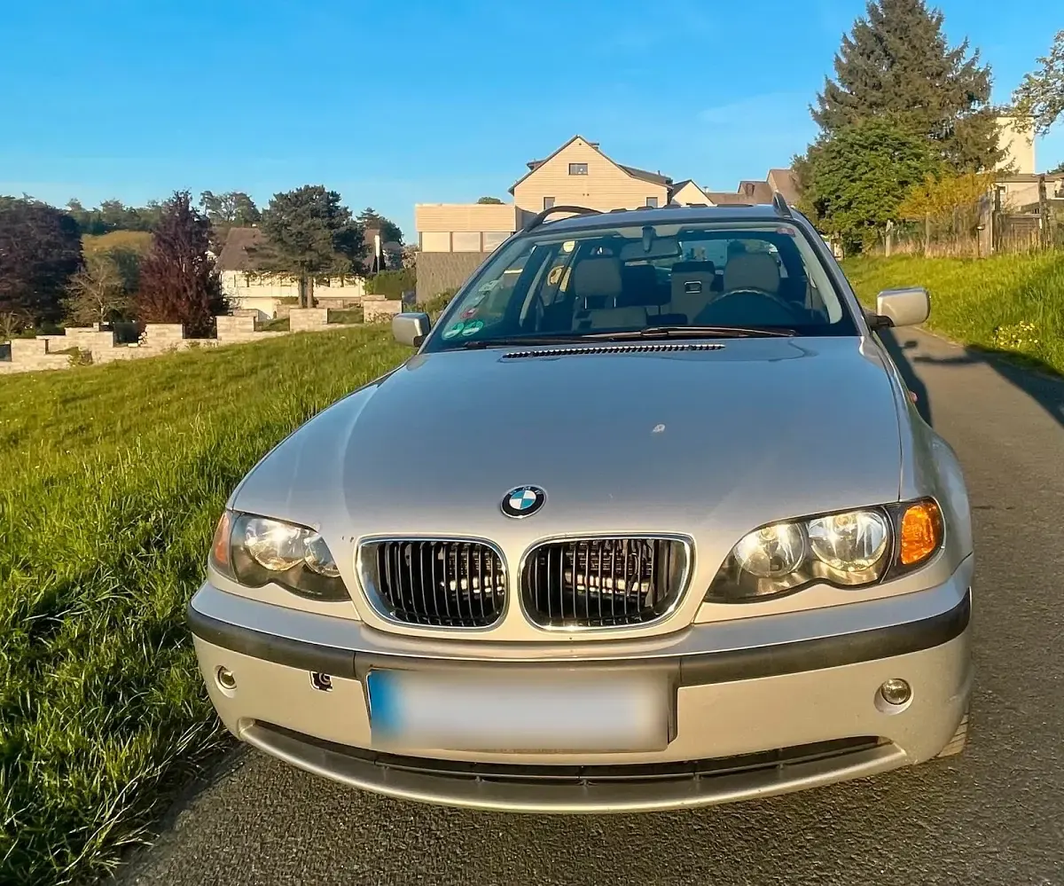 Gebraucht BMW 320 150 PS (110 kW) 2002 Silber Kombi