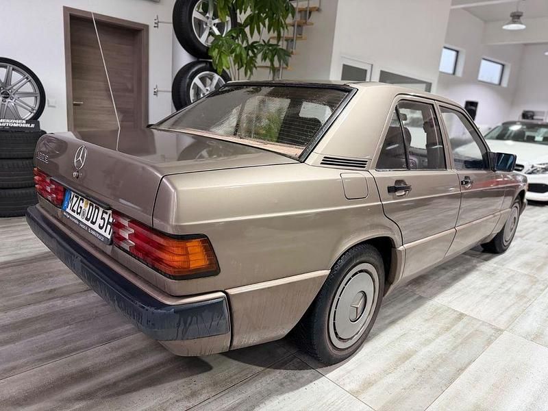 Gebraucht Mercedes 190 118 PS (86 kW) 1990 Gold Limousine