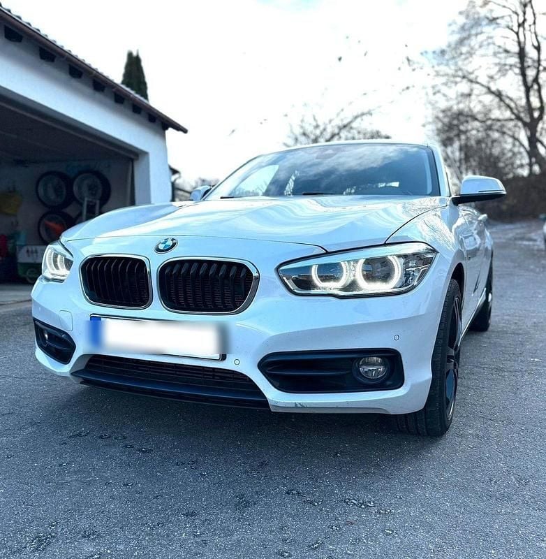Weiß Gebraucht 2017 BMW 120 Sport Line Kleinwagen | 13.600 € (Guter Preis) - Bild 1/4