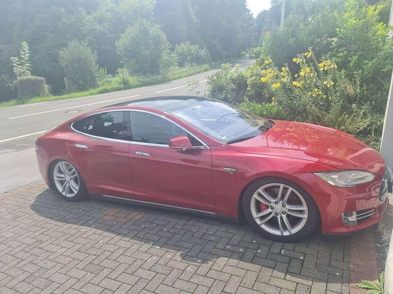 Gebraucht Tesla Model S Performance 500 kW (680 PS) 2016 Rot Kleinwagen