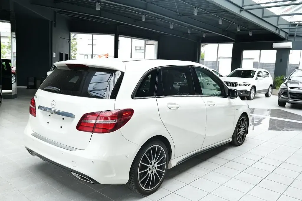 Gebraucht Mercedes B220 AMG line 177 PS (130 kW) 2018 Weiß Van / Kleinbus