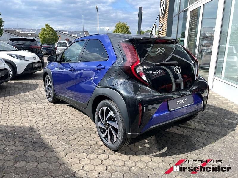 Neu Toyota Aygo X 72 PS (52 kW) 2025 Blau SUV